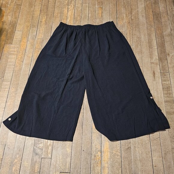 Papa Cropped Wide Leg Pant / NEW without tags/ Black, 3 button accent/ 2XL - Picture 2 of 3
